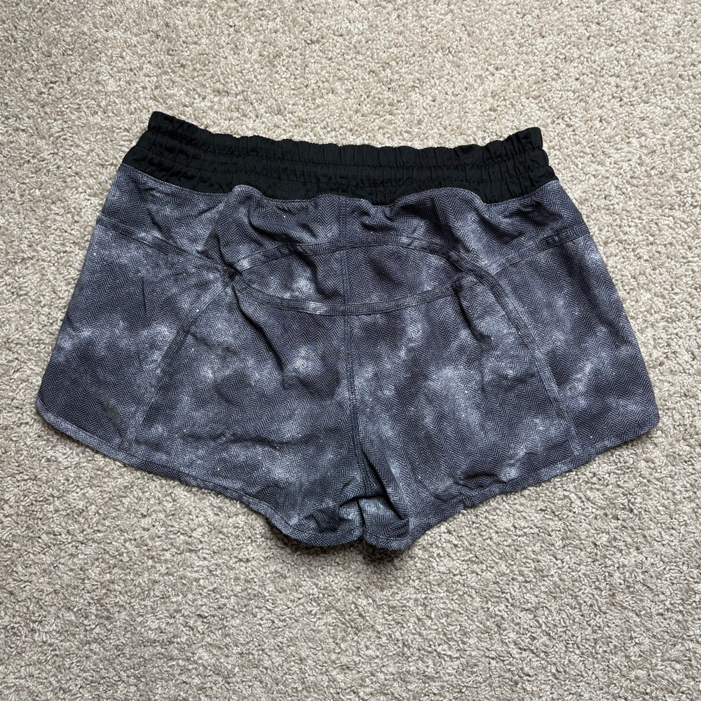 Lululemon Tracker Short IV - Picture 2 of 4
